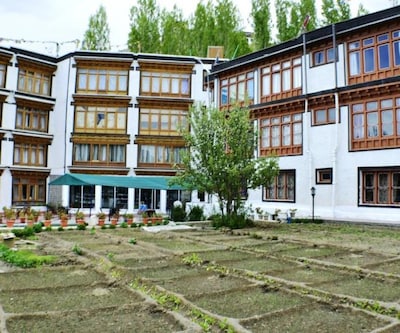 Oriental Hotel & Guest House